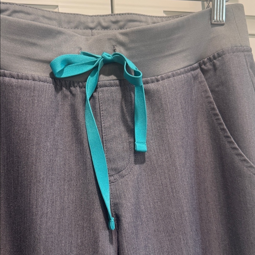FIGS Zamora Jogger Scrub Pant - Picture 3 of 8